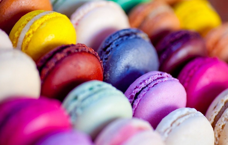 Color protection additives for food coloring