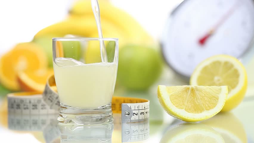 Erythritol protects vitamin C in lemon juice beverages